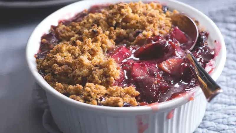 Švestkovo-hruškový krambl