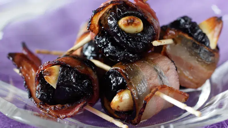 Švestky ve slanině plněné mandlí