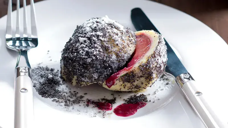 Švestkové knedlíky z bramborového těsta