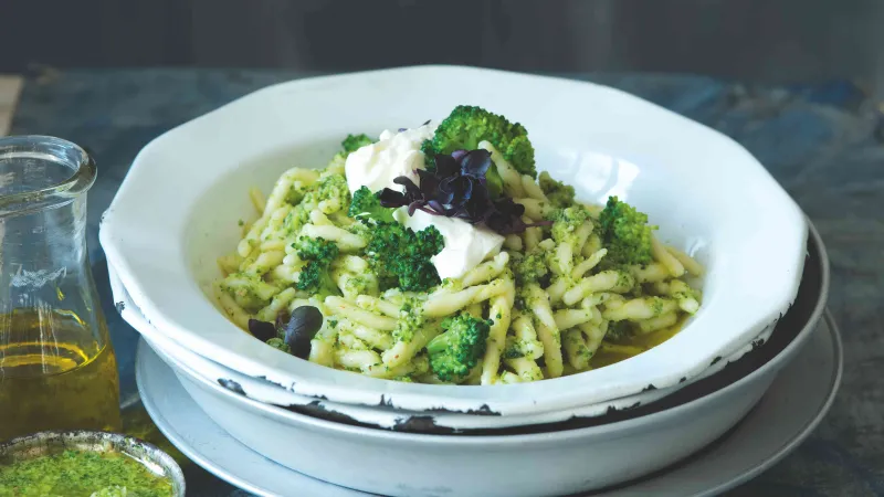Těstoviny s brokolicovým pestem