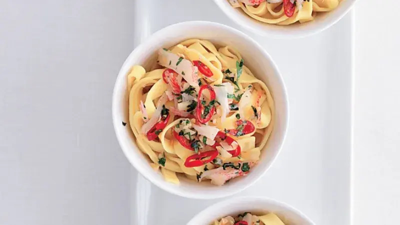 Těstoviny s krabími tyčinkami