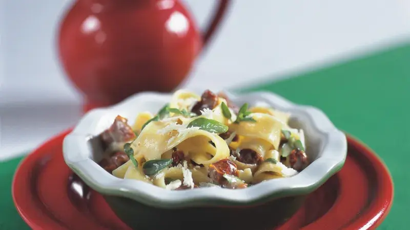 Papardelle se sušenými rajčaty a smetanou