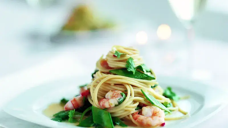 Těstoviny s krevetami a mladým hráškem