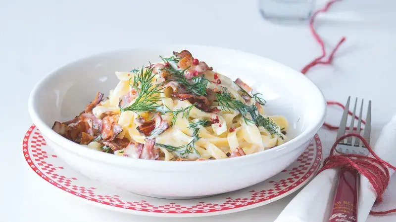 Těstoviny s koprem a slaninou