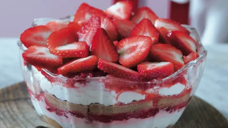 Jahodové tiramisu bez vajec