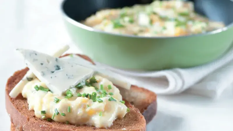 Topinka s míchanými vejci