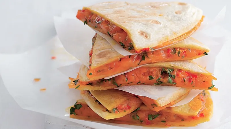 Tortilla se sýrem a chilli