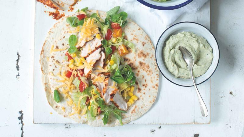 Tortilla s pikantním kuřetem Tortilla s pikantním kuřetem