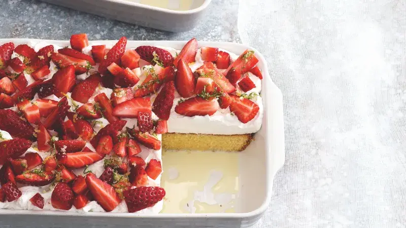 Koláč tres leches s opilým ovocem