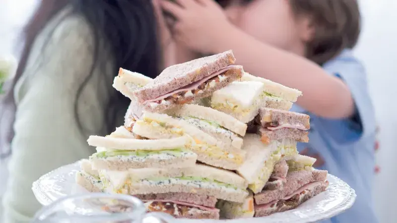 Čajové sendviče s mátou a okurkou