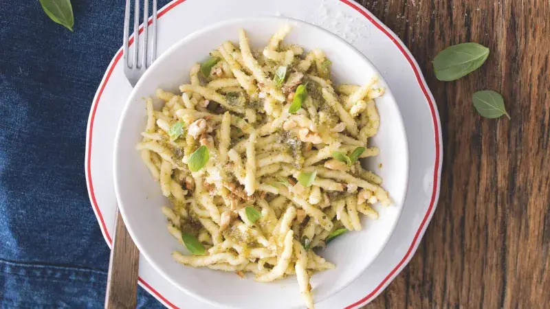 Trofie s bylinkovou omáčkou s ořechy