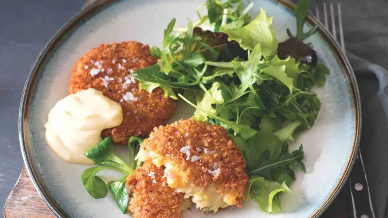 Tuňákové placičky se salátkem