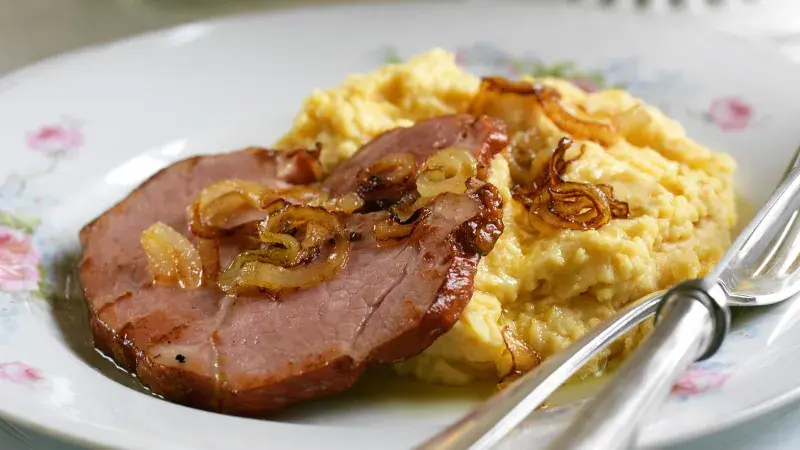 Uzené s hrachovou kaší