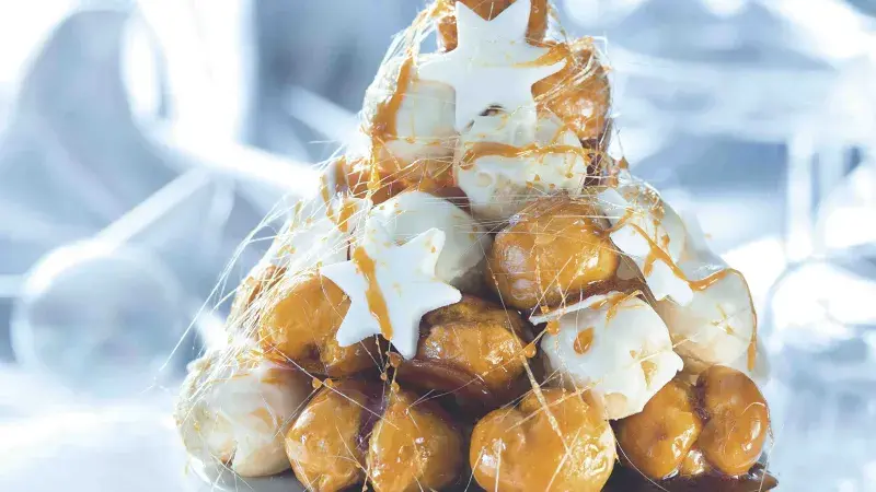 Vánoční croquembouche