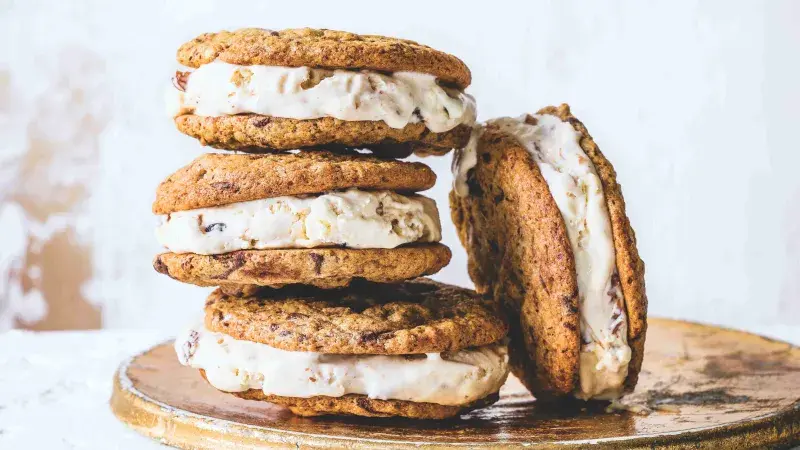 Vánoční zmrzlinové sendviče