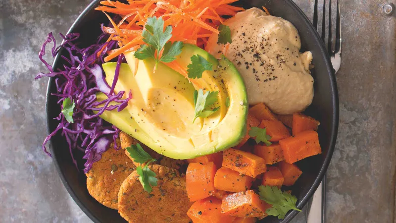 Vegetariánská miska s falafelem