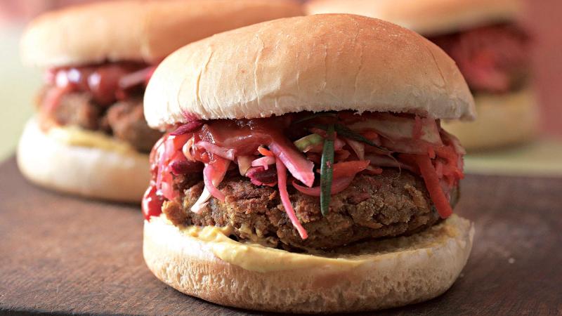 Vegetariánský burger s pickles