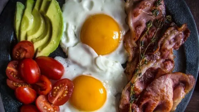 VEJCE SE SLANINOU A RAJČATY