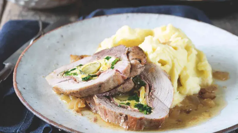 Vepřová roláda s bramborovou kaší
