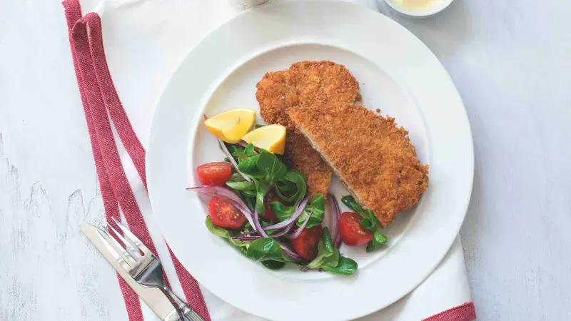 Vepřový řízek s polníčkovým salátem