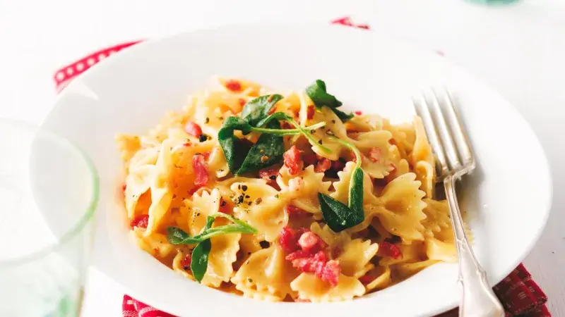 Barilla Farfalle se šalvějí a smetanovým krémem