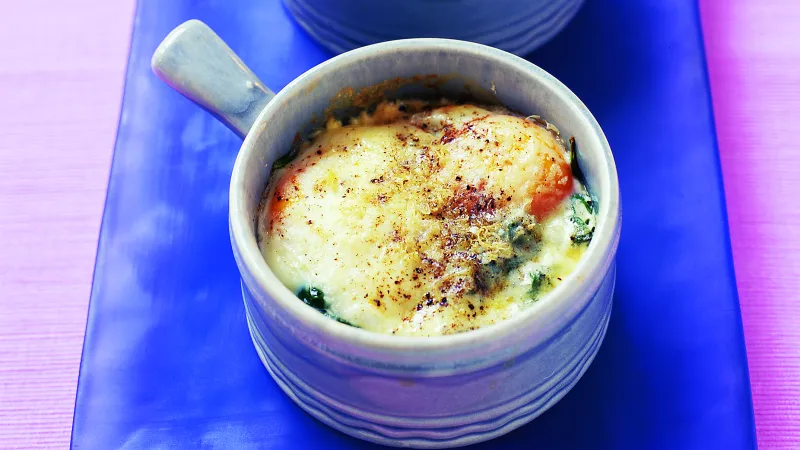 Vejce zapečená se špenátem a parmazánem