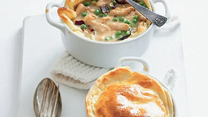 Zapečené kuře s hráškem a slaninou