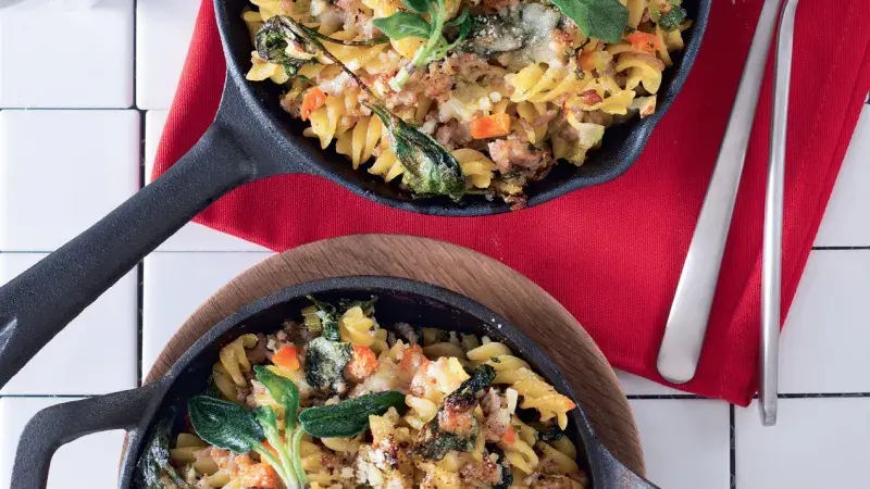 Zapečené těstoviny s vepřovým masem a fenyklem