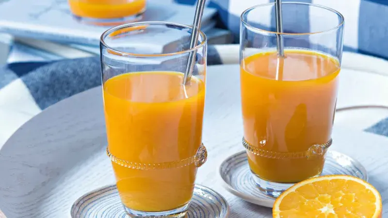 Zářivá šťáva s kurkumou