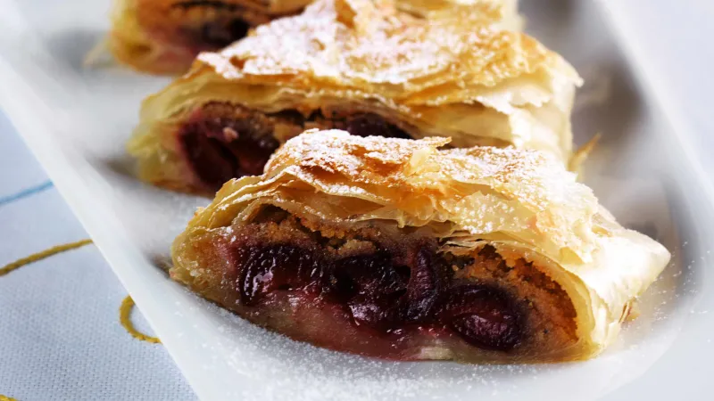 Závin s třešněmi