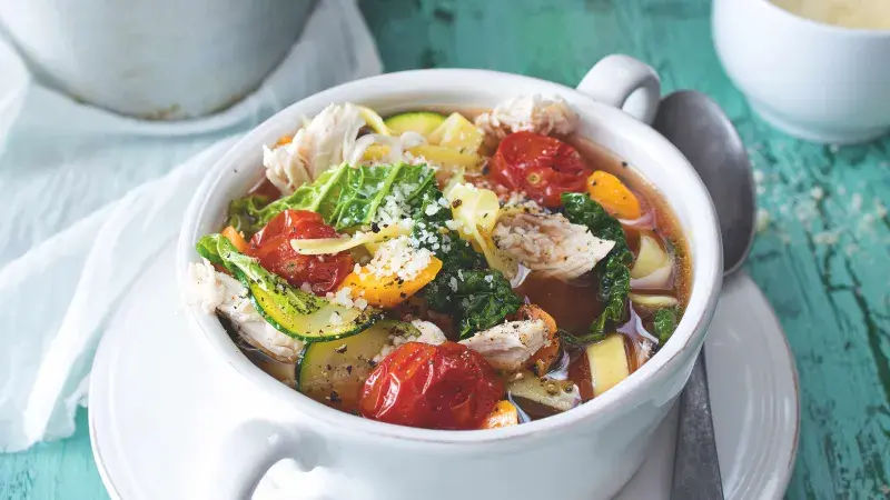 Kuřecí polévka se zeleninou