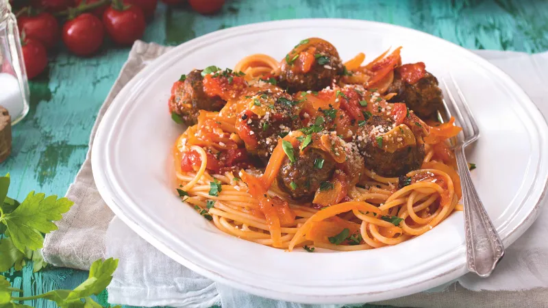 Špagety s rajčatovou omáčkou & masovými koulemi