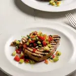 Tuňákové steaky s okurkovým salátem