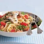 Špagety s lososem a rukolou