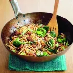 Rychlé nudle s brokolicí a masem Rychlé nudle s brokolicí a masem