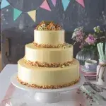 Třípatrový dort z bílé čokolády