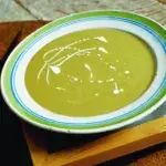 Polévka ze sladké cibule a kapustiček