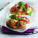 Kořeněné pizzy s kozím sýrem