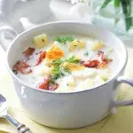 Bílá polévka s vajíčkem