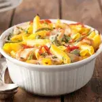 Penne ricce zapečené s paprikou a uzenou scamorzou