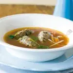 Slavnostní polévka s játrovými knedlíčky