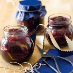 Džem ze švestek s ořechy a rumem