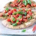 Focaccia s cherry rajčátky a pestem