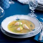 Vývar z hovězí oháňky s kuřecími nočky