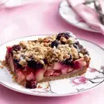 Celozrnný jablečný koláč s drobenkou