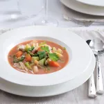 Fazolovozeleninová polévka s nudlemi