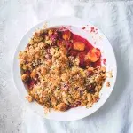 Broskvovo-malinový krambl