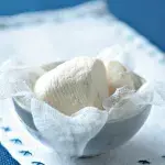 Domácí čerstvý sýr bez syřidla