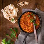 Červenočočkový dhal s cizrnou