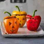 Zdravé halloweenské plněné papriky